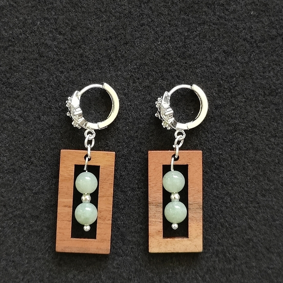 FINAL CLEARANCE NEW HANDMADE PLATED CUBIC ZIRCONIA, WOOD & BURMESE JADE EARRINGS - Picture 5 of 7